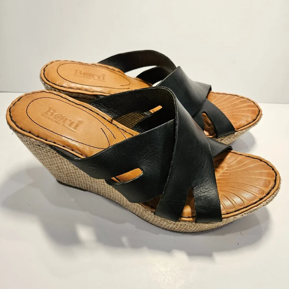 Born leather wedge